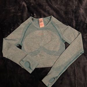 Teal gymshark crop top!